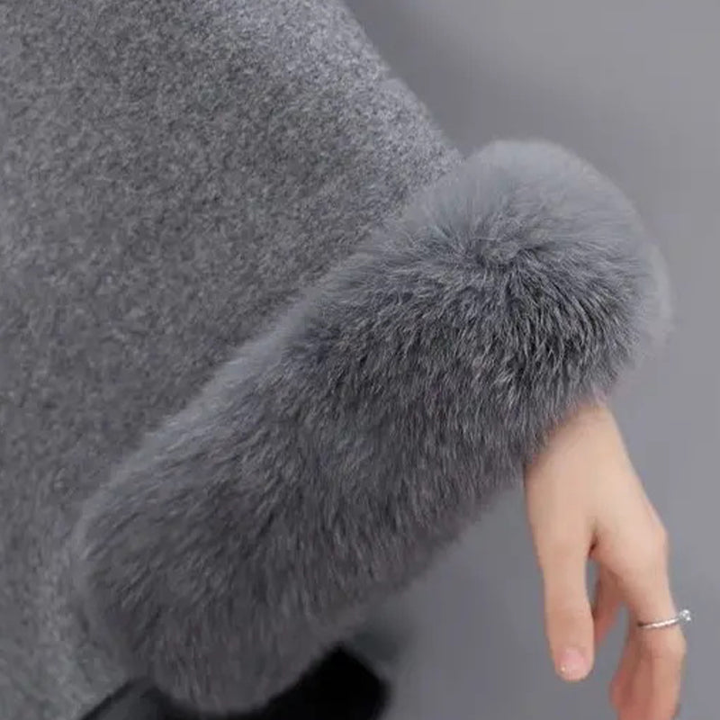 Elegantní dámský plášť se stojáčkem a širokými rukávy