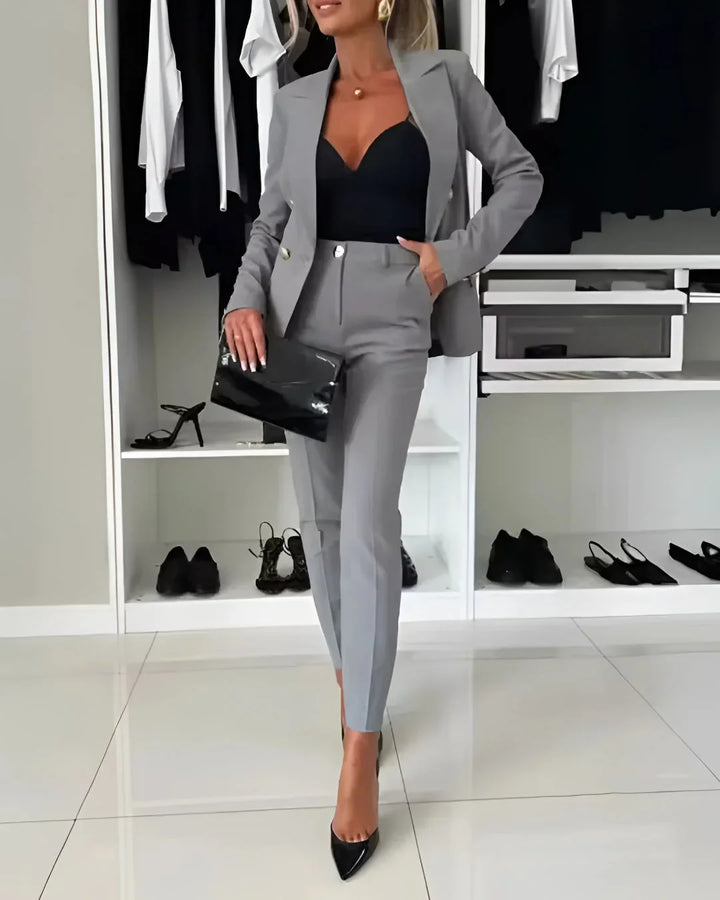 Costume Femme Tailleur Double Boutonnage avec Coupe Ajustée Moderne