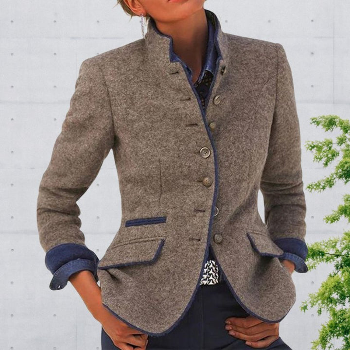 Blazer aderente con collo alla coreana e bottoni per donna