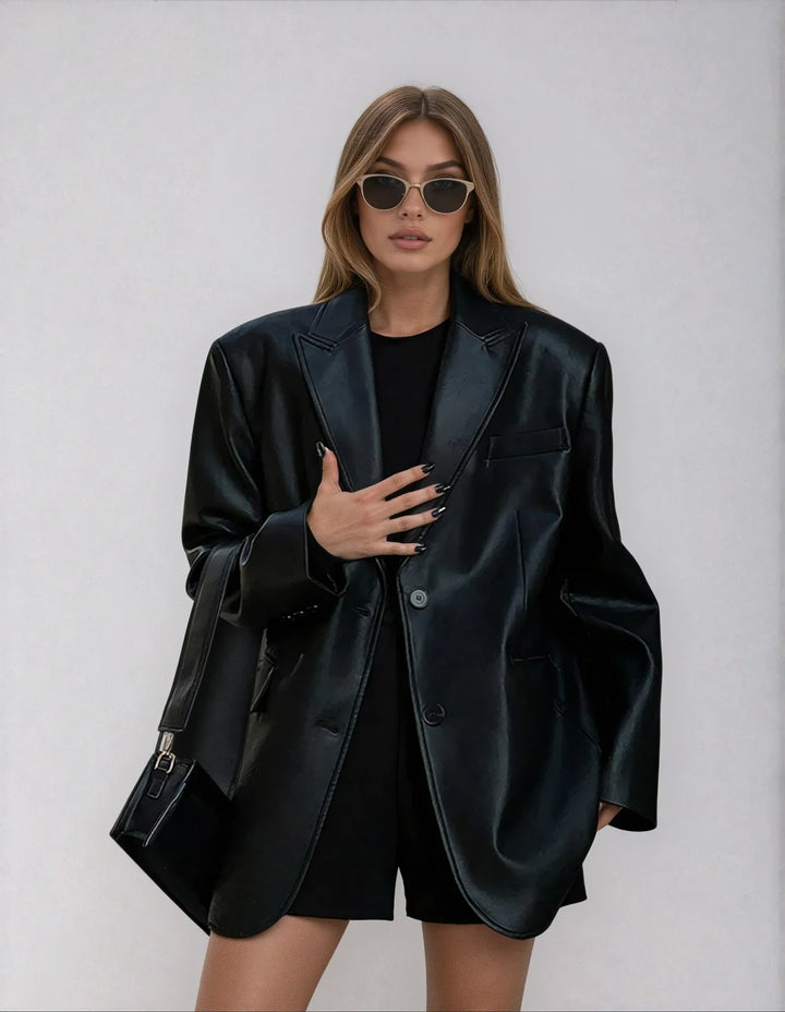 Oversize bunda s efektem kůže, elegantní a moderní pro ženy