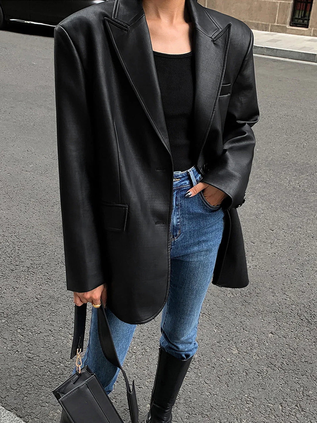 Oversize bunda s efektem kůže, elegantní a moderní pro ženy