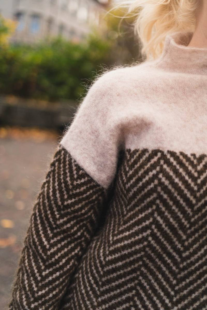 Maglione da donna in maglia con motivo a chevron, vestibilità comoda