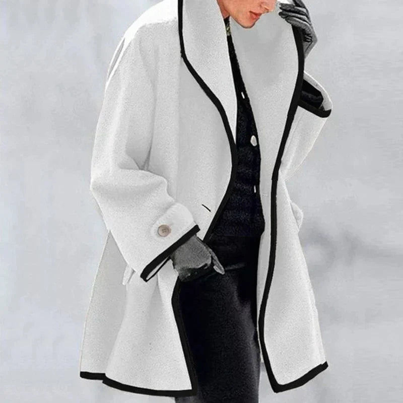 Trench elegante da donna aperto sul davanti