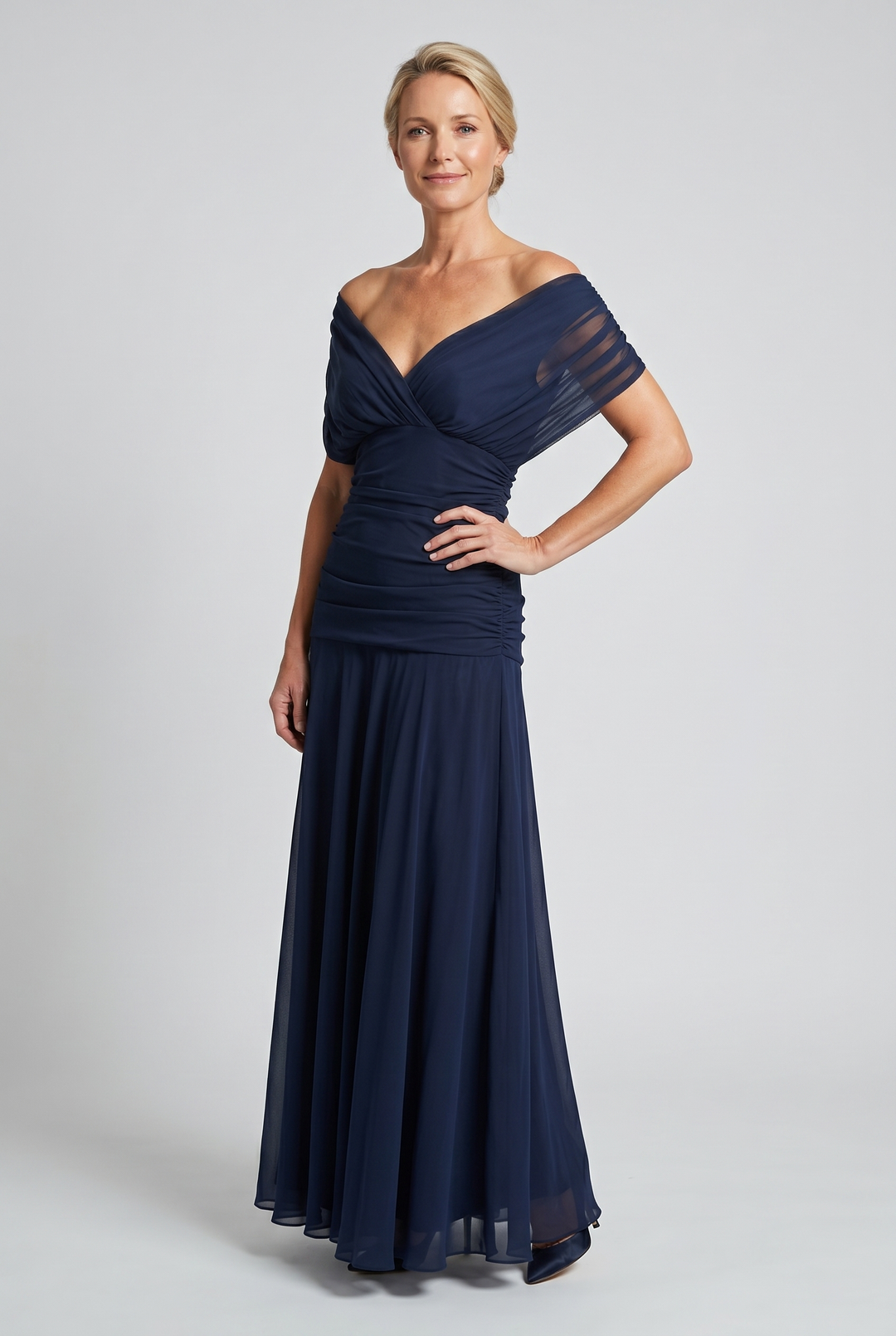 Abito lungo drappeggiato con scollo a V da donna