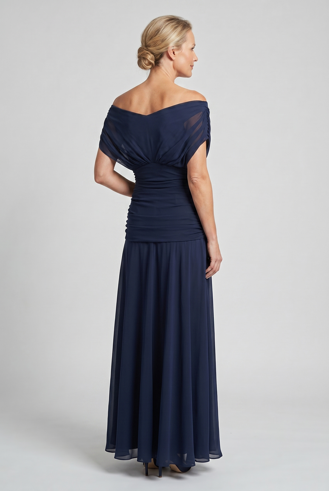 Abito lungo drappeggiato con scollo a V da donna