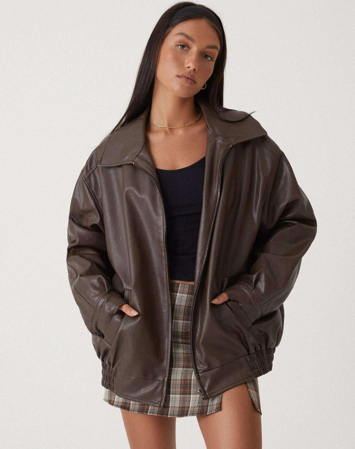 Chaqueta bomber oversize de cuero sintético para mujer