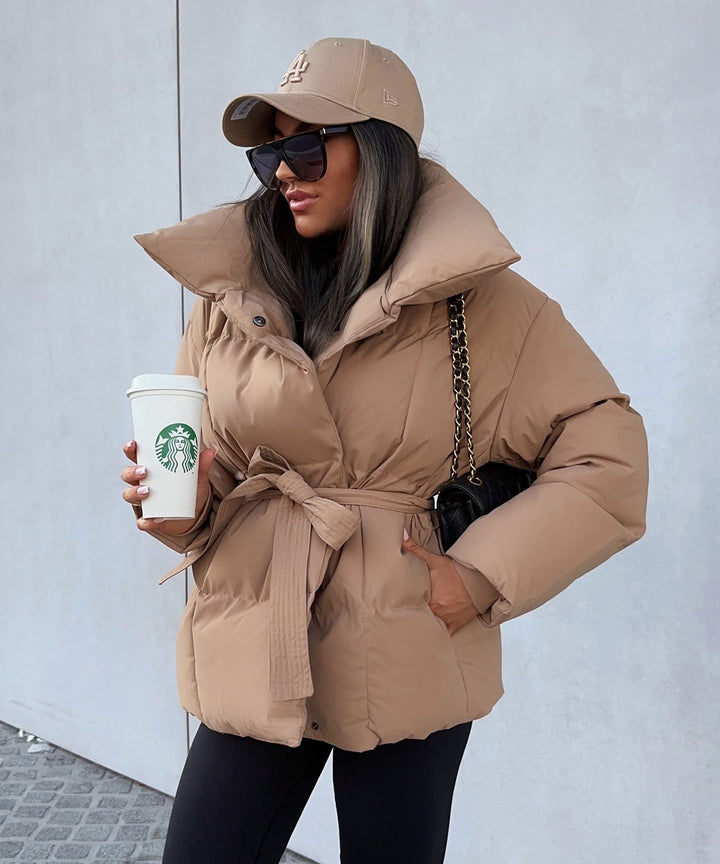 Piumino Cinturato: Calore Elegante & Silhouette Invernale